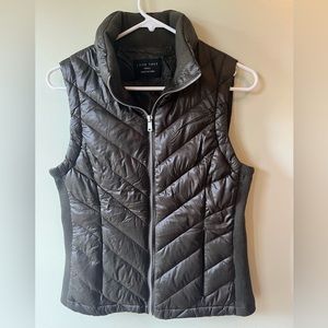 Love tree Puffer vest Size Small Army green color